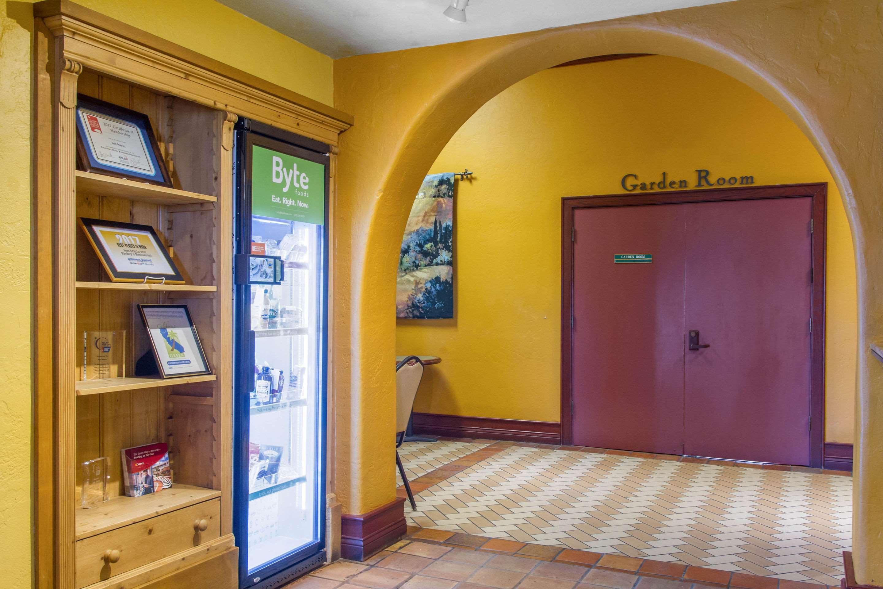 Inn Marin And Suites, Ascend Hotel Collection Новато Экстерьер фото